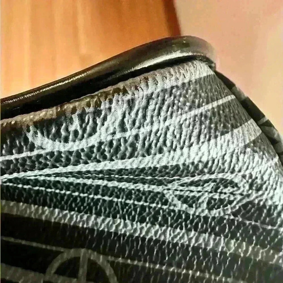 Giani Bernini Black and Gray Shoulder Bag. One Handle.  Very Clean Bag. EUC - Picture 16 of 16